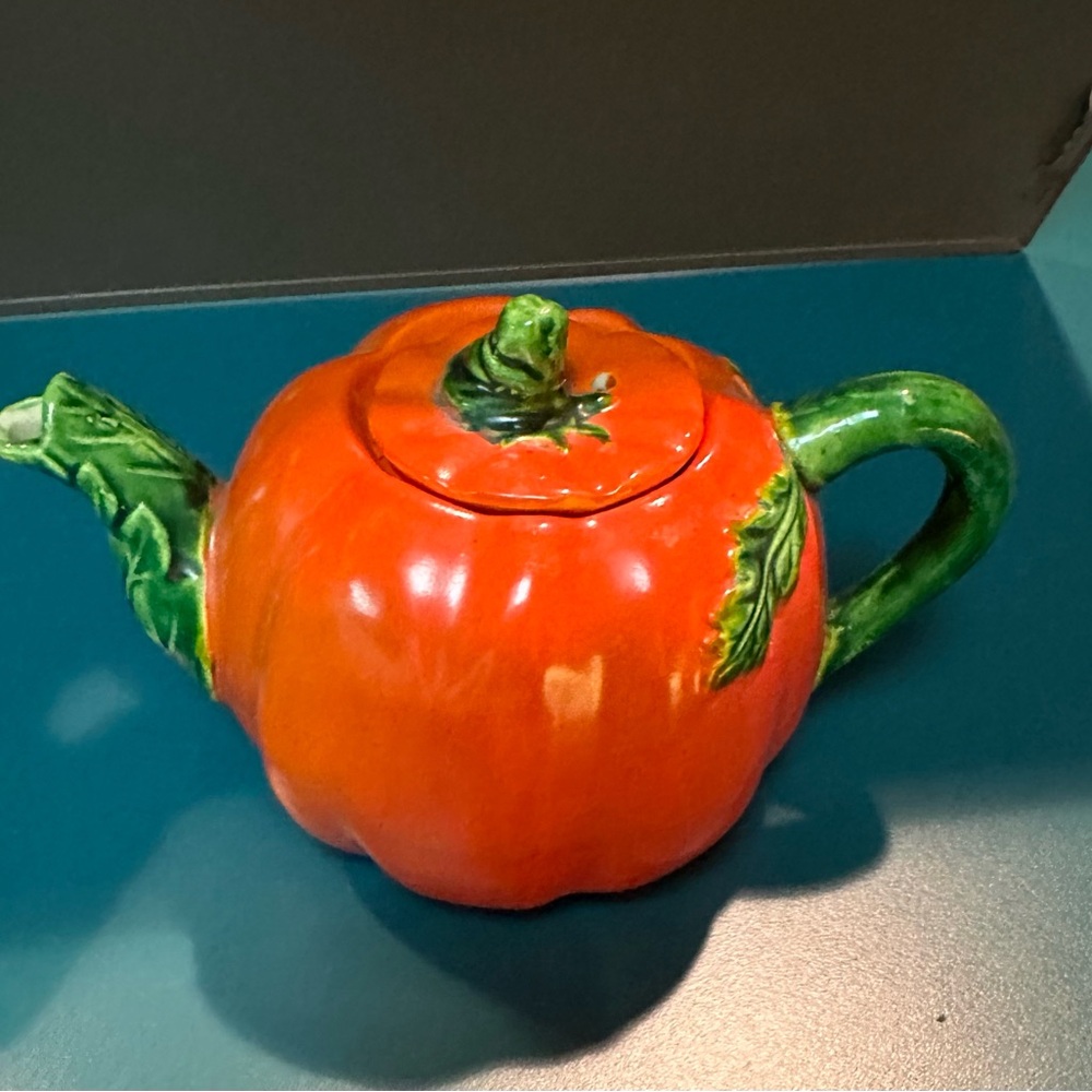 Vintage Occupied Japan pumpkin/tomato teapot